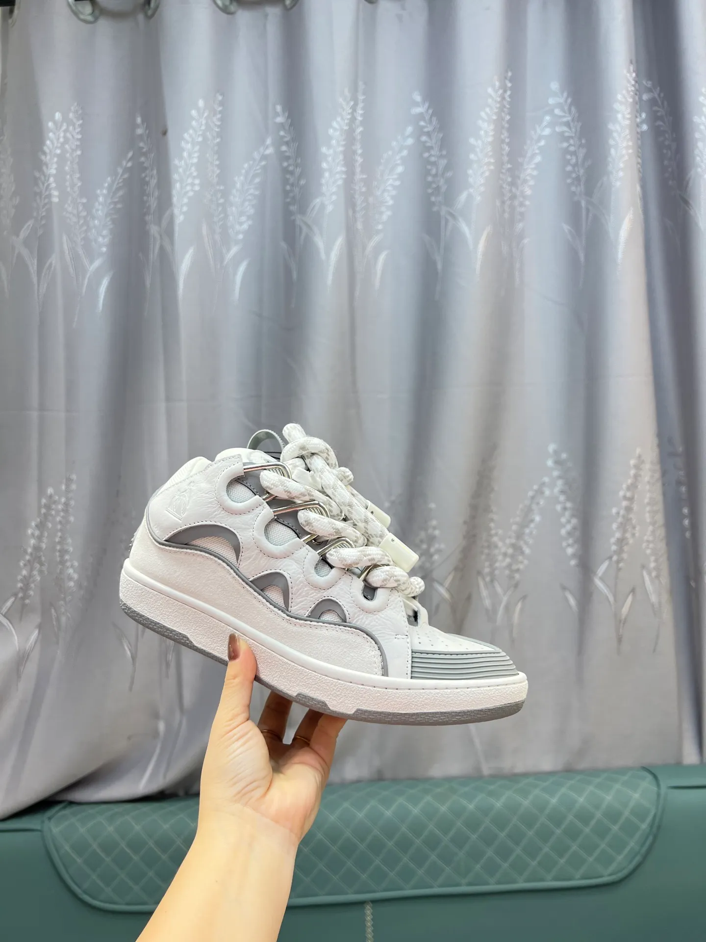 Men's men's shoes💰780 [LANVIN] Latest lace-up fashionable casual sneakers for couples High-quality CLAY couple series‼ ️ The latest trendy products of the season 🌈Many bloggers have planted grass and purchased the original open-mold customization. The upper and outsole are sewn with mark threads without edge sealing. Multiple material splicing combination design. Very versatile for fashionable and casual wear. Comfortable on the feet. Recommended for self-retention (upper cowhide + cow suede + breathable mesh) inner foot pad cowhide exclusive original open-mold clear logo rubber outsole ⚠️36-44 yards (45 custom-made)